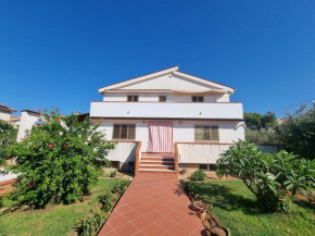 Villa Flora - with sea view, 2 minutes walk to beach